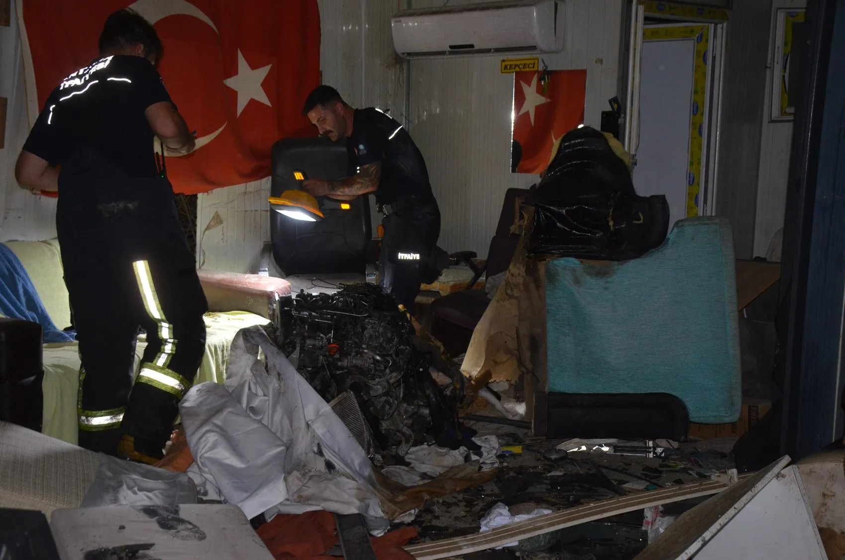 Serik’te direğe çarpan otomobilin sürücüsü hayatını kaybetti