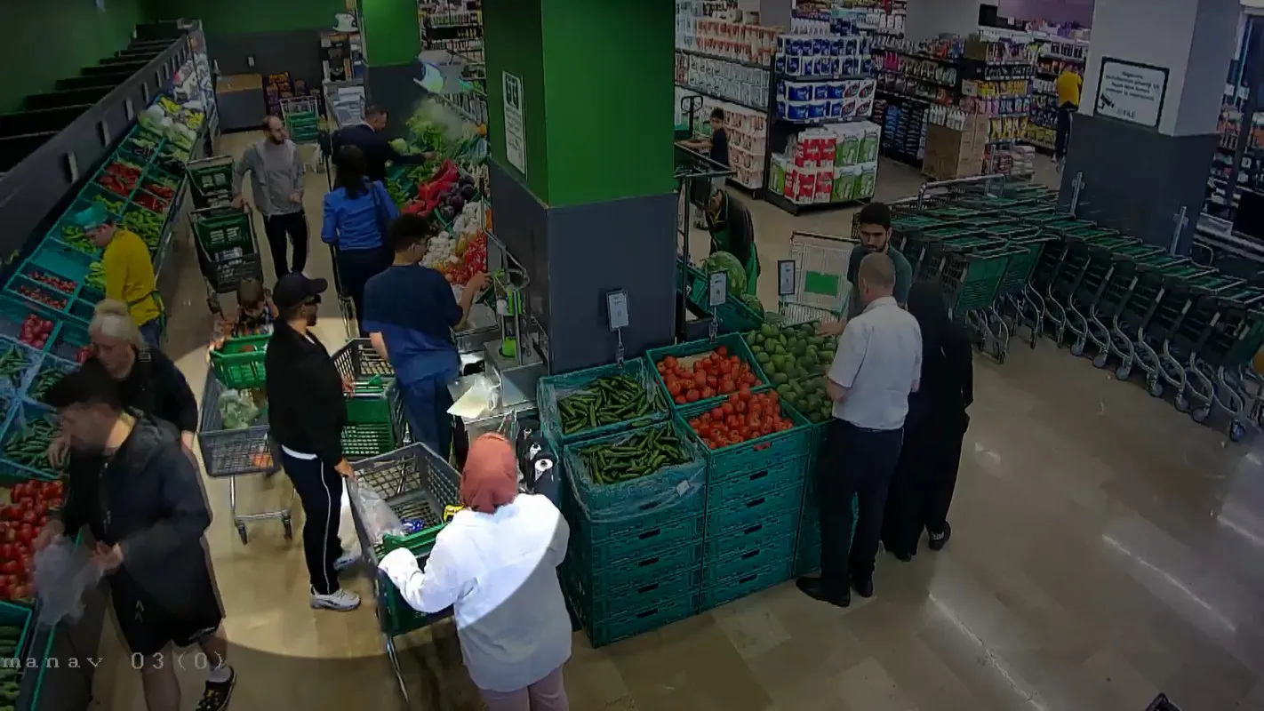 Başakşehir’deki market hırsızları kameraya yakalandı