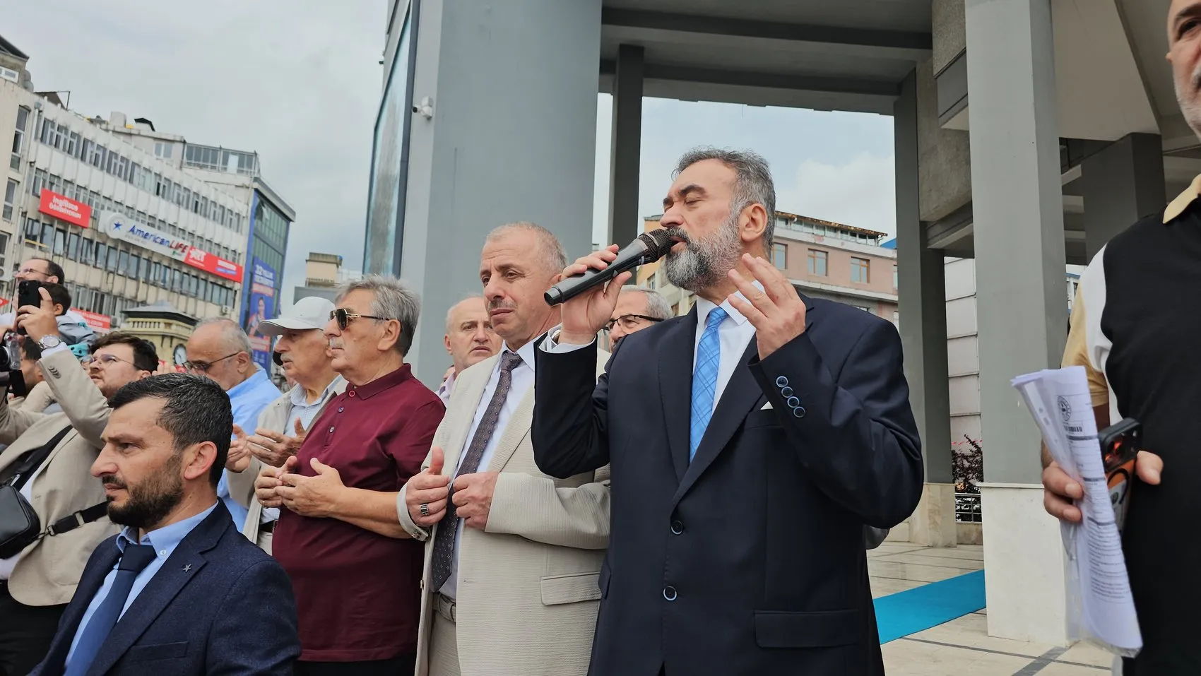 Zonguldak sokaklarında hafızlar için mehterli kortej