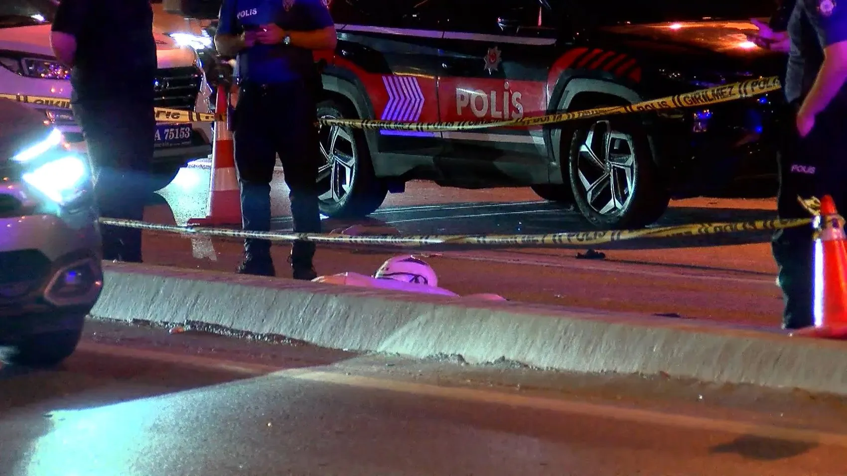 Bakırköy'de gece yarısı kaza İki kişi hayatını kaybetti