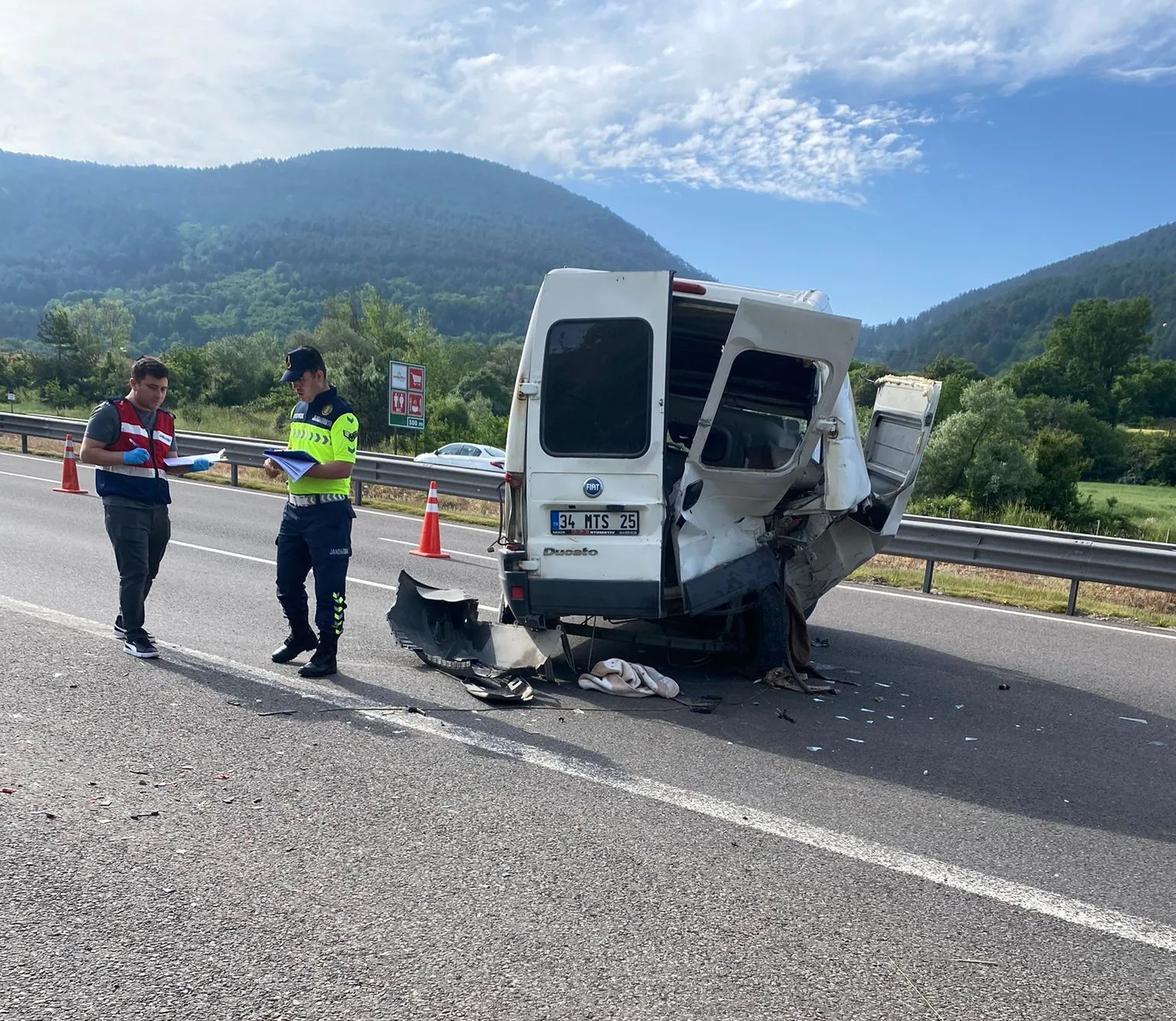 Anadolu Otoyolu’nda trafik kazası 5 kişi hastaneye kaldırıldı