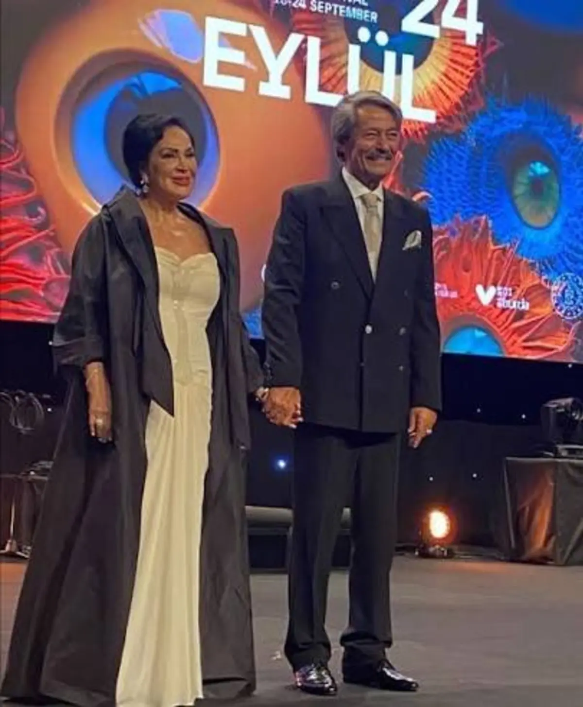 Kadir İnanır ın vefat haberini alan Türkan Şoray fenalaştı 2