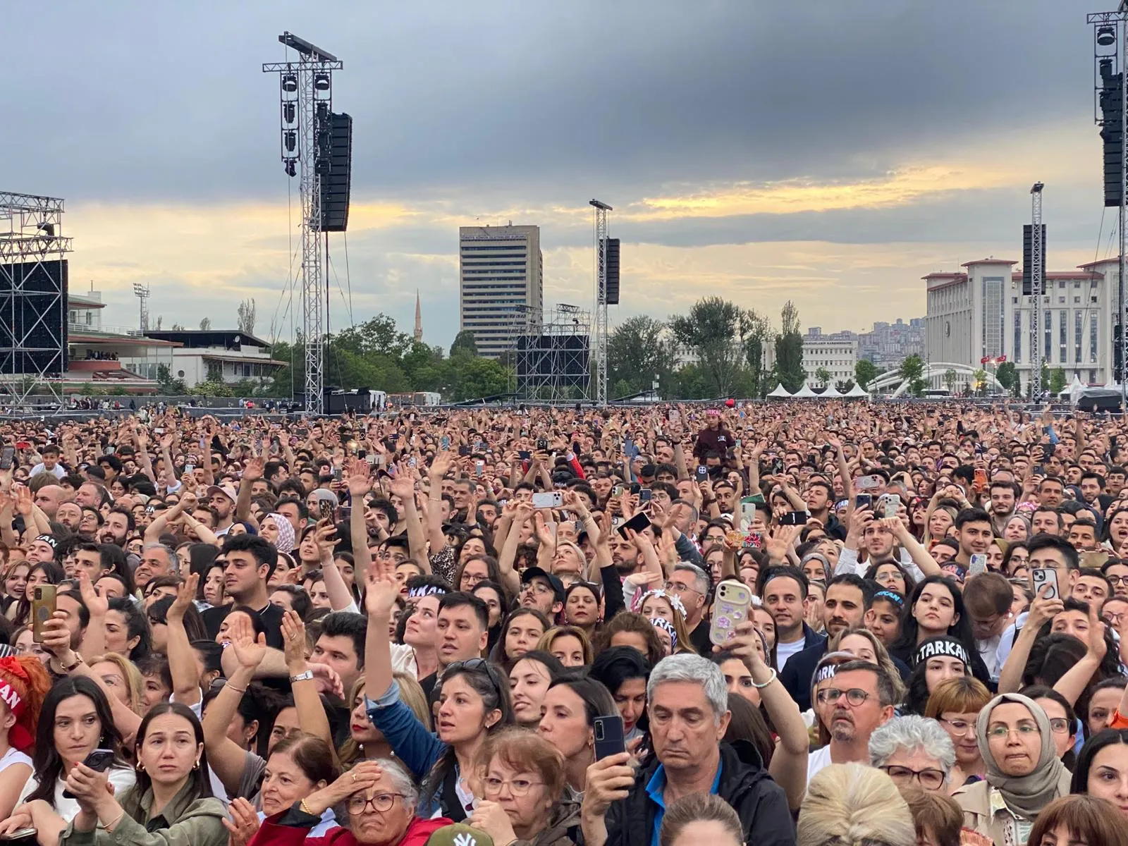 Tarkan Ankara Millet Bahçesi'ni coşturdu