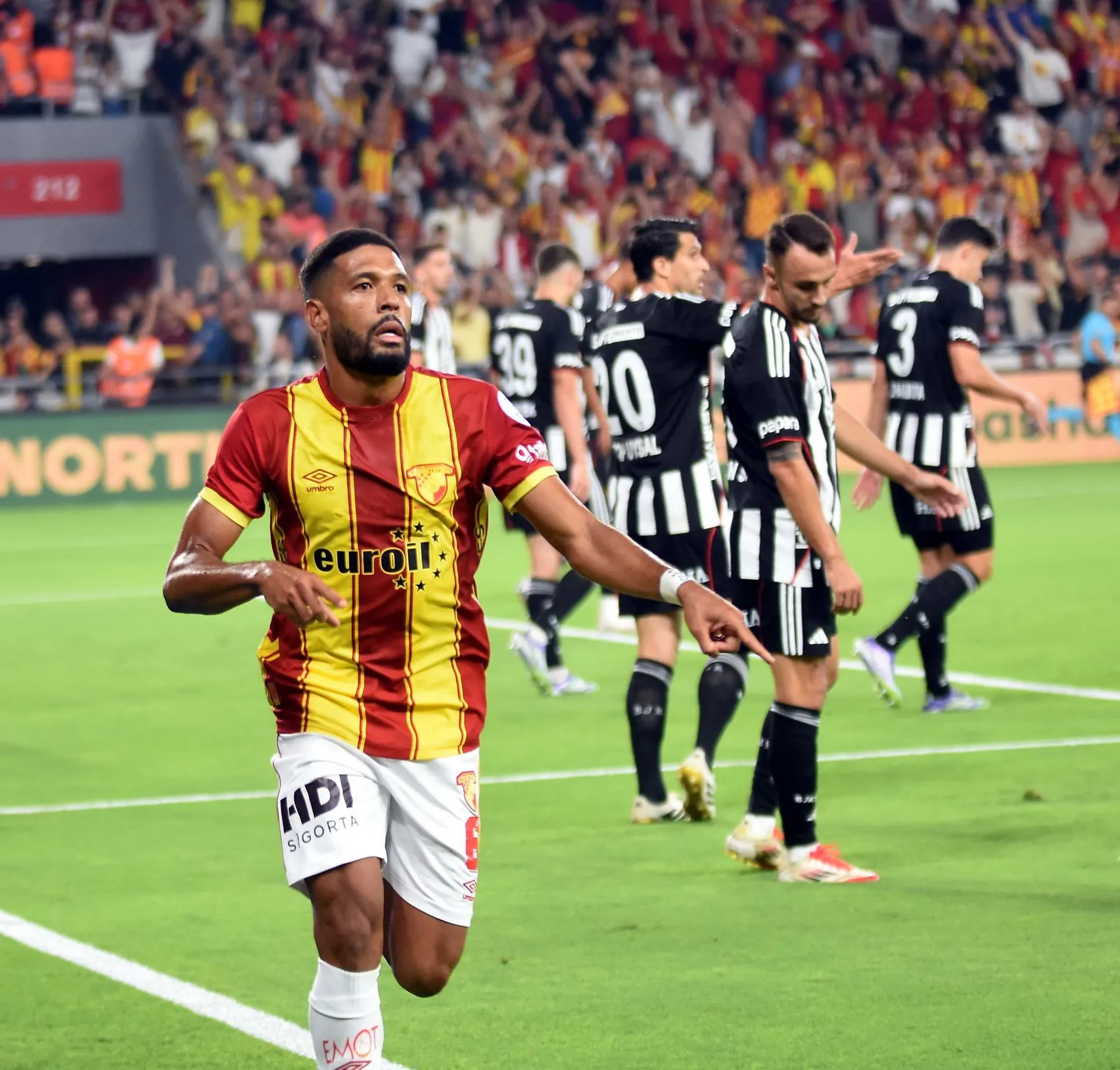 Göztepe orta sahayı boşaltıp hücuma takviye yapıyor