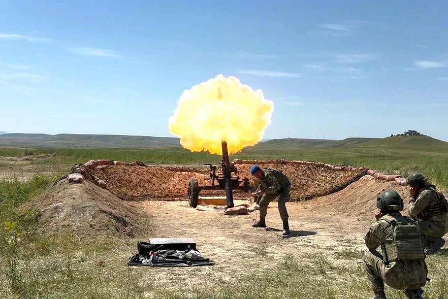 Polatlı sahasında komandoların ağır silahlı gövde gösterisi
