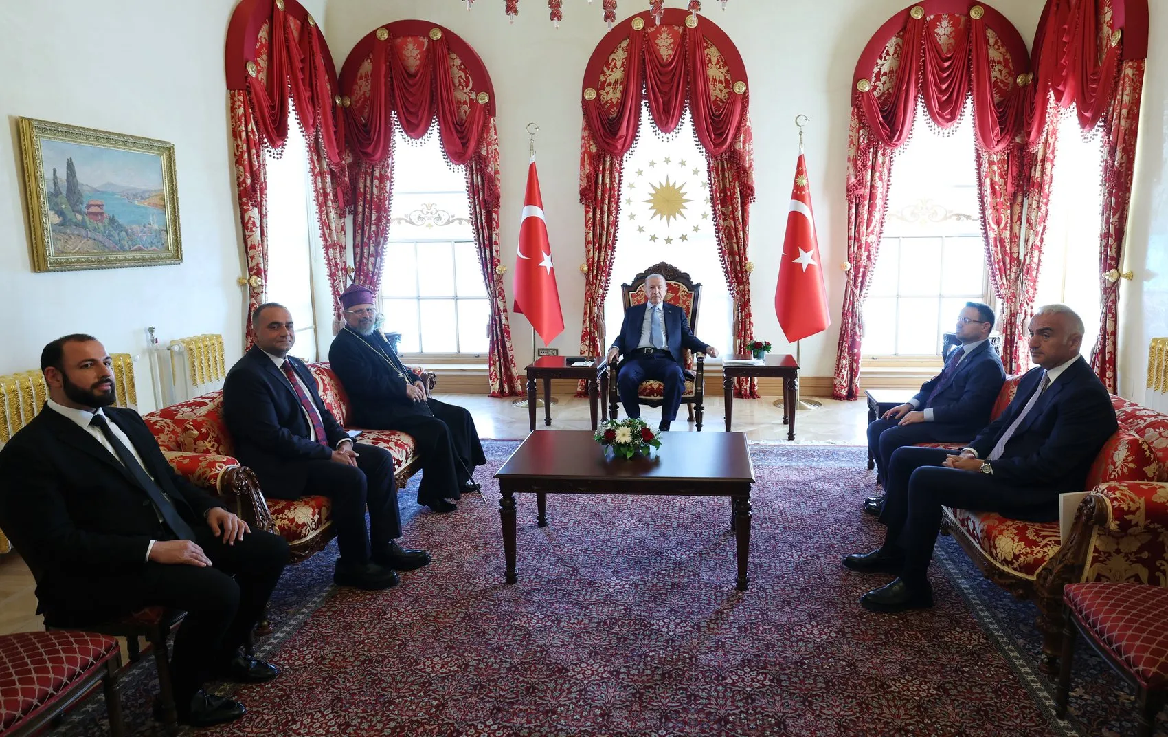 Erdoğan Dolmabahçe'de kritik isimlerle bir araya geldi