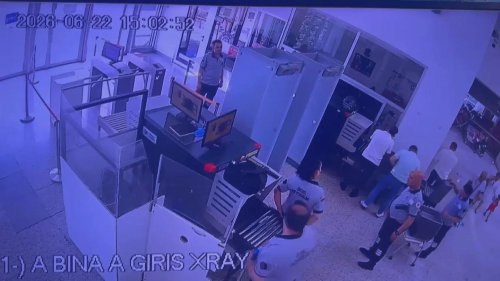 Adliyeye kalem görünümlü silahla girmeye çalışan kişi tutuklandı