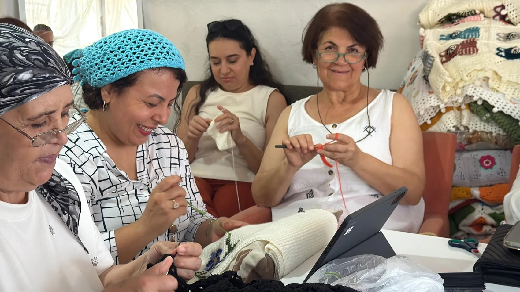 Milaslı kadınlar el emeği ürünlerle aile bütçesini destekliyor