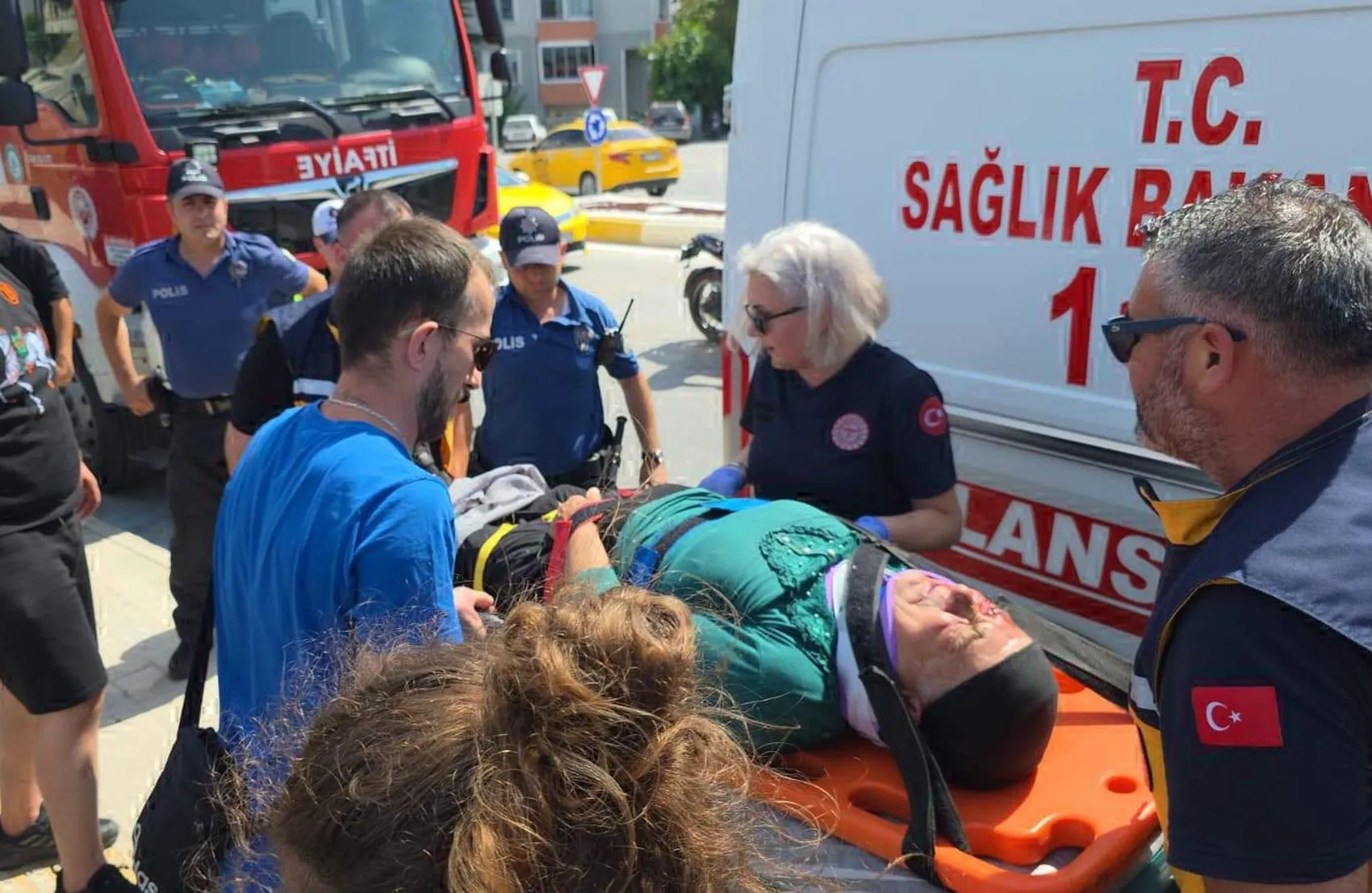 Edirne’de direksiyon hakimiyeti kayboldu otomobil dereye uçtu