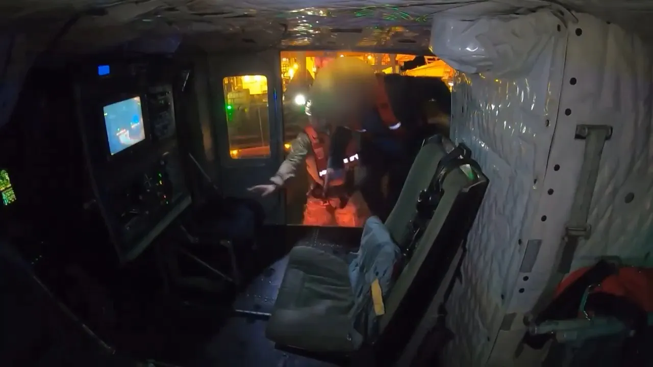Zonguldak açıklarında gemide kaza geçiren işçi helikopterle kurtarıldı