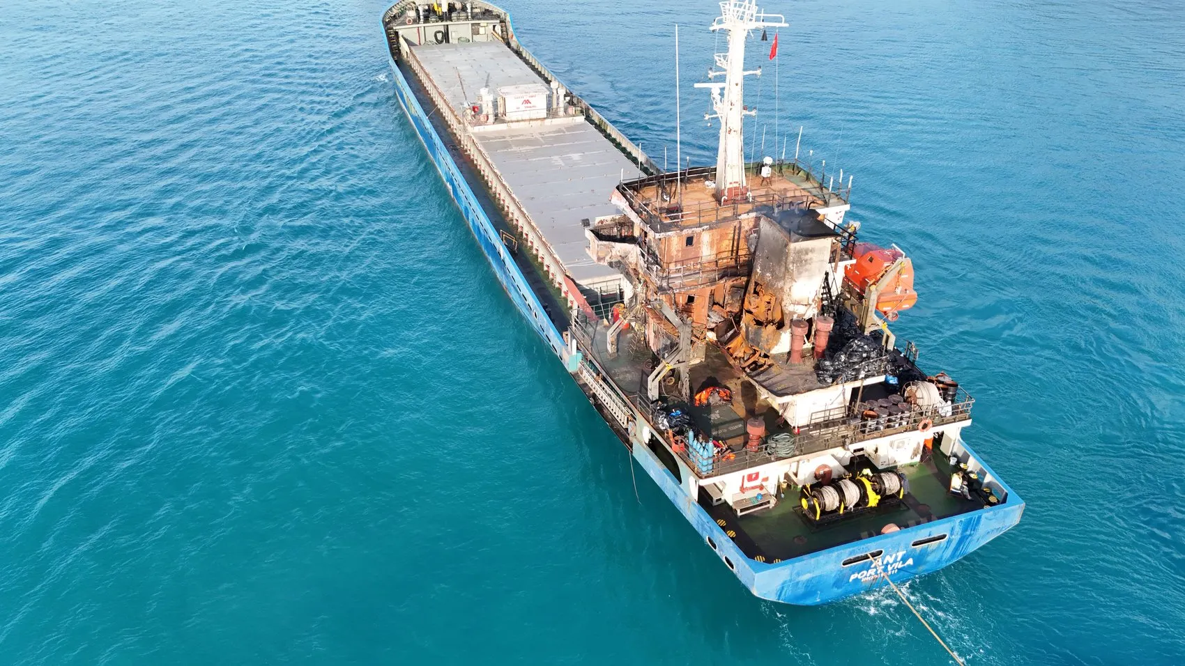 Saldırıya uğrayan Türk kargo gemisi İstanbul Boğazı'ndan geçti
