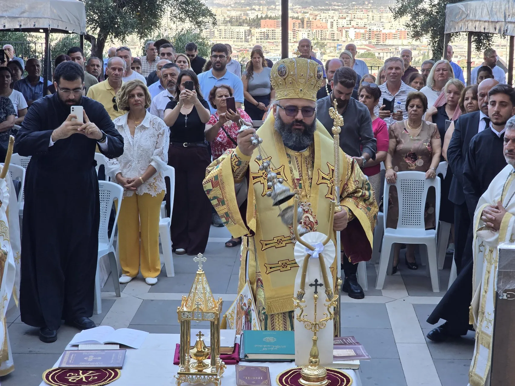 Hatay'da tarihi mağara kilisesinde barış duası yükseldi