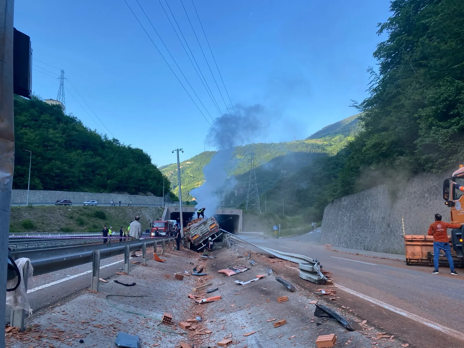 Trabzon Maçka yolunda kamyon kazası sonucu bir kişi hayatını kaybetti
