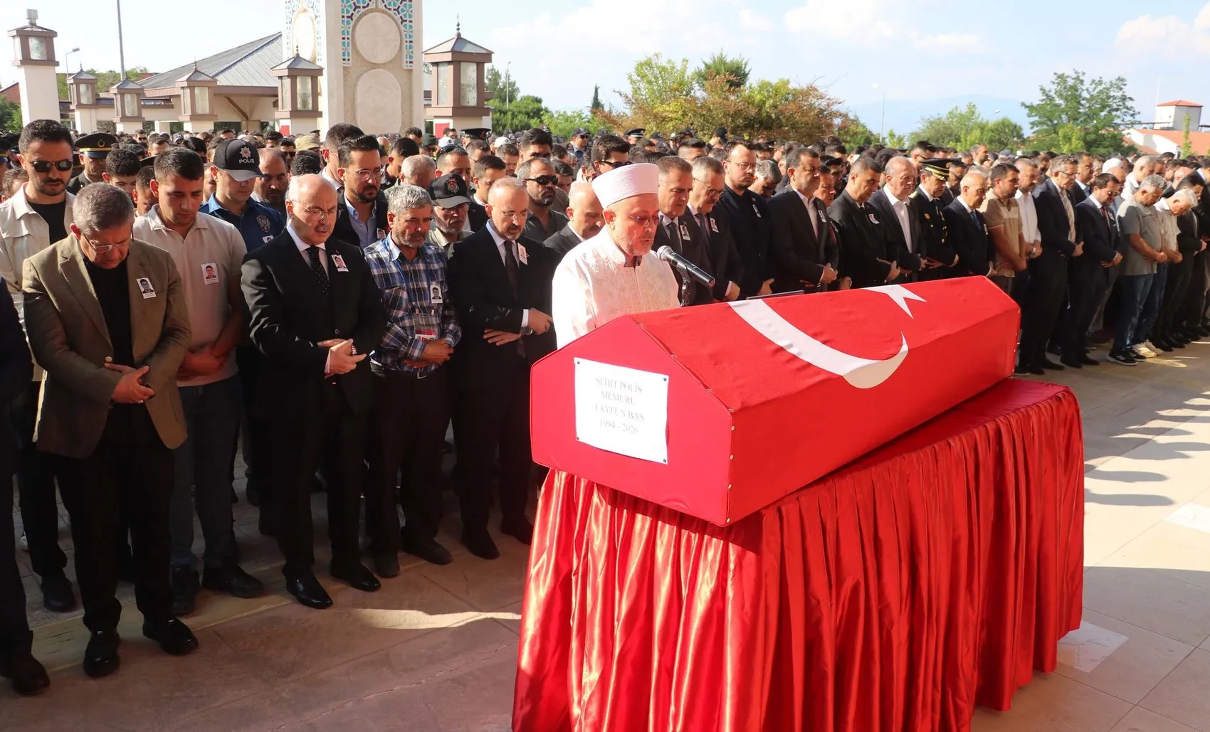 Muğla'da şehit düşen polis memuru Tayfun Baş son yolculuğuna uğurlandı