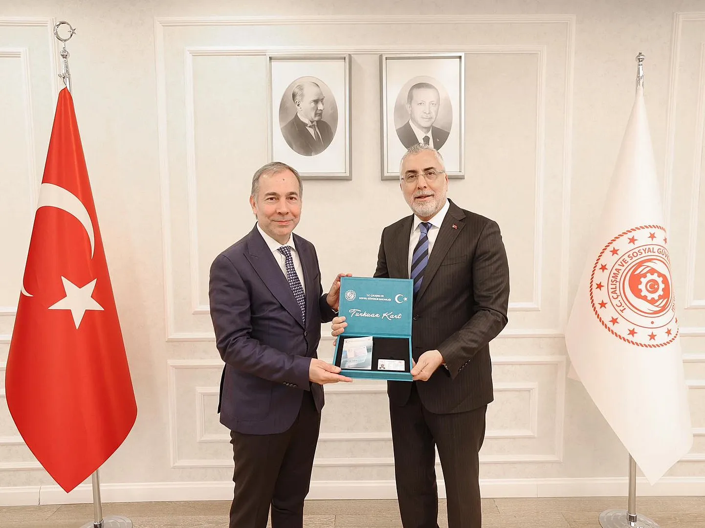 Dev şirketlerin patronlarına Türkiye'den süresiz çalışma izni