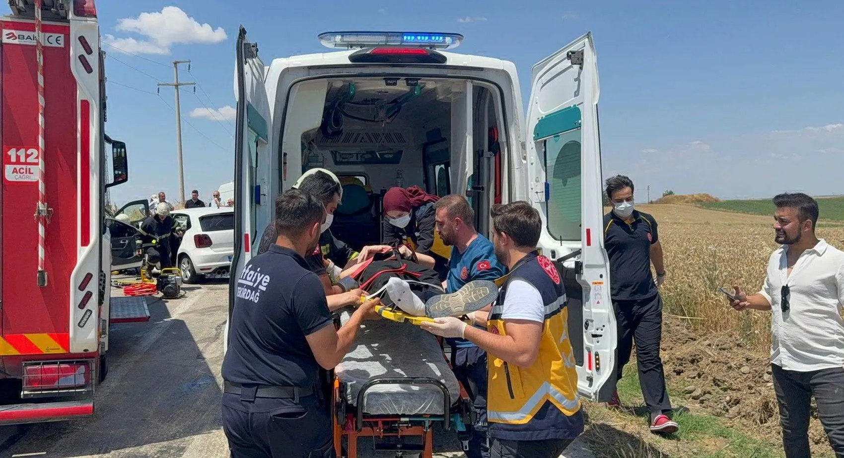 Çorlu'da virajı alamayan iki sürücü kafa kafaya çarpıştı