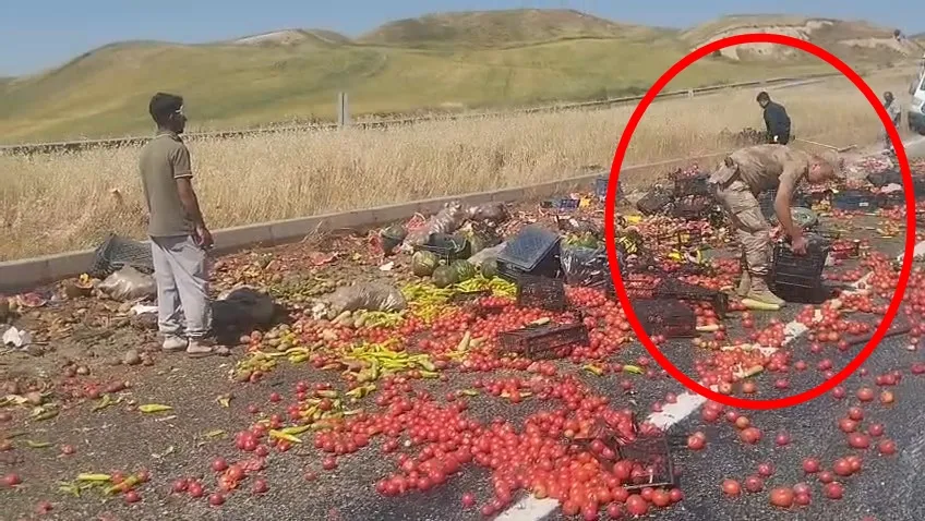 Silvan yolunda kamyonet kazası ürünleri yola döktü