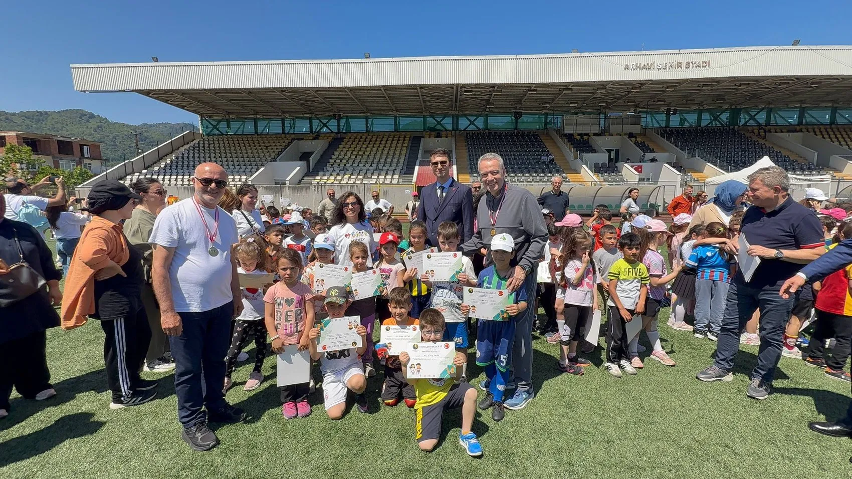 Arhavi’de çocuklar için futbol şenliği