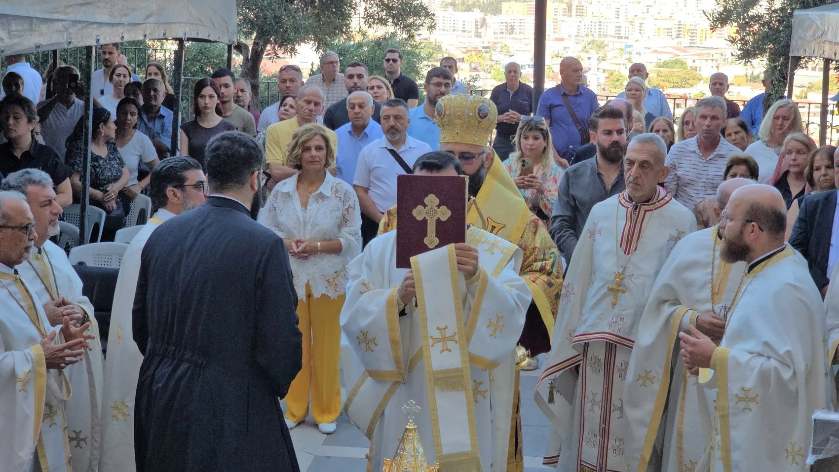 Hatay'da tarihi mağara kilisesinde barış duası yükseldi