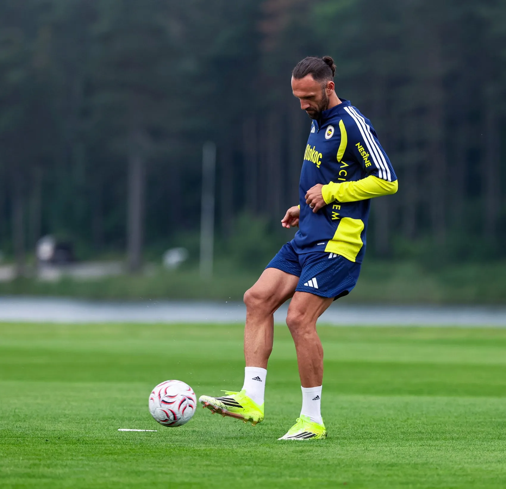 Fenerbahçe yeni sezon için Düzce'de ter döküyor