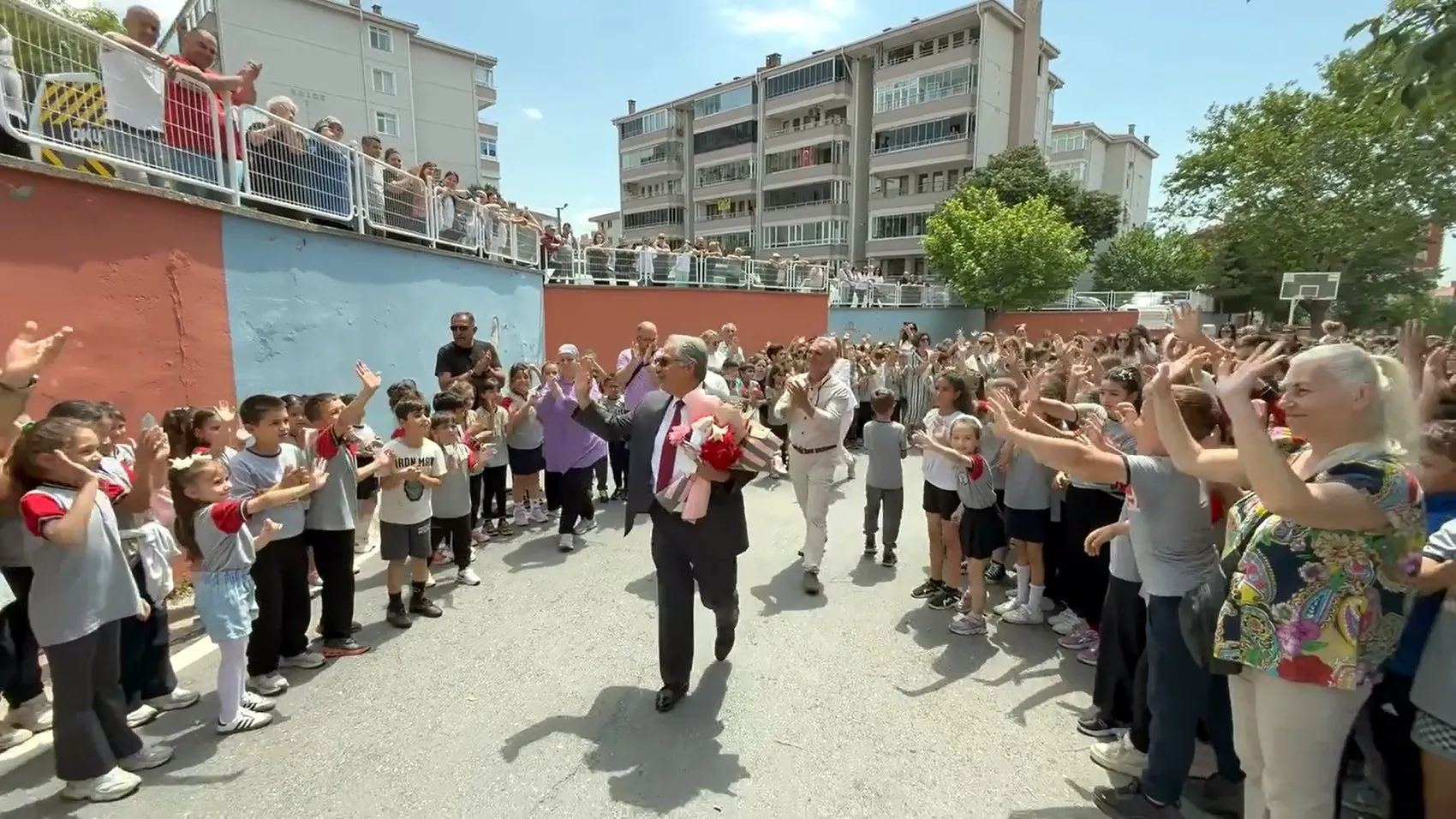 Edirne’de yarım asra yakın süren öğretmenlik serüveni alkışlarla sona erdi