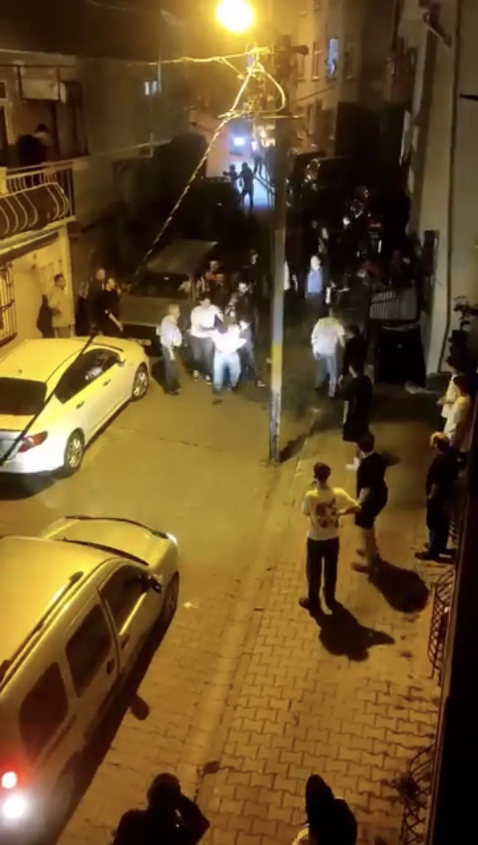 Kağıthane’de uyuşturucu baskınında şüphelileri kaçırma girişimi