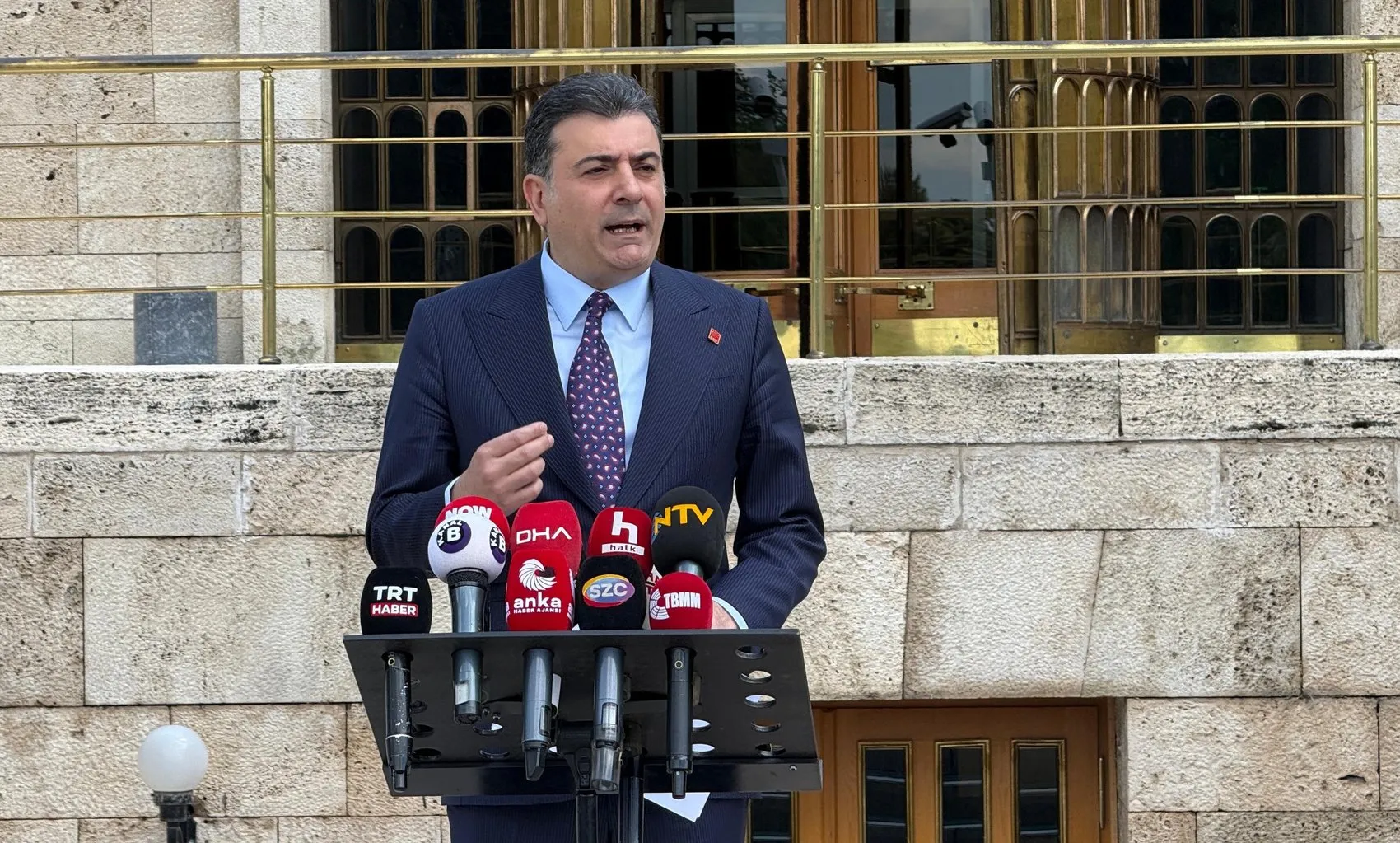 CHP Parti Meclisi’nde çoğunluk istifayla düştü