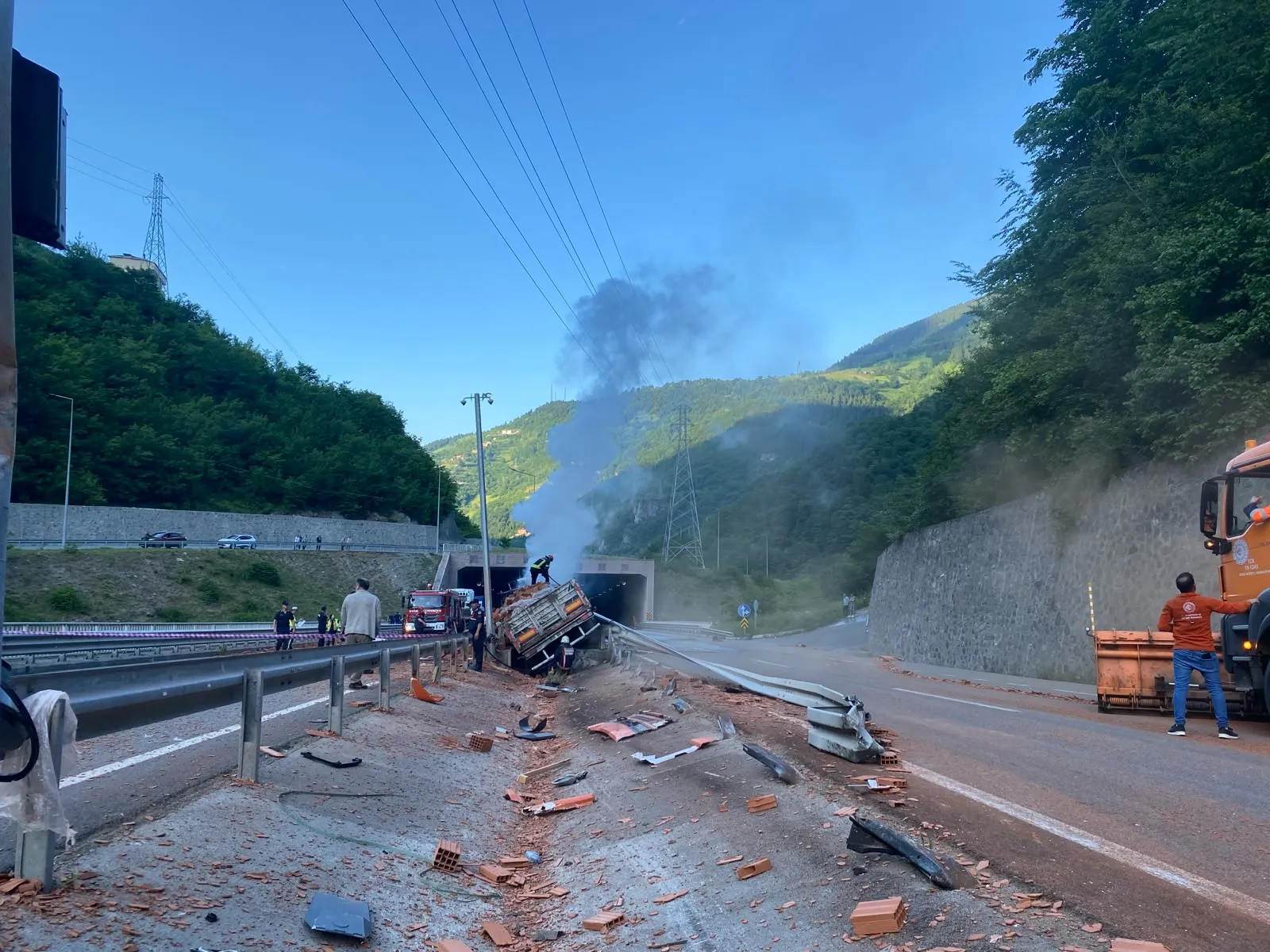Trabzon Maçka yolunda kamyon kazası sonucu bir kişi hayatını kaybetti