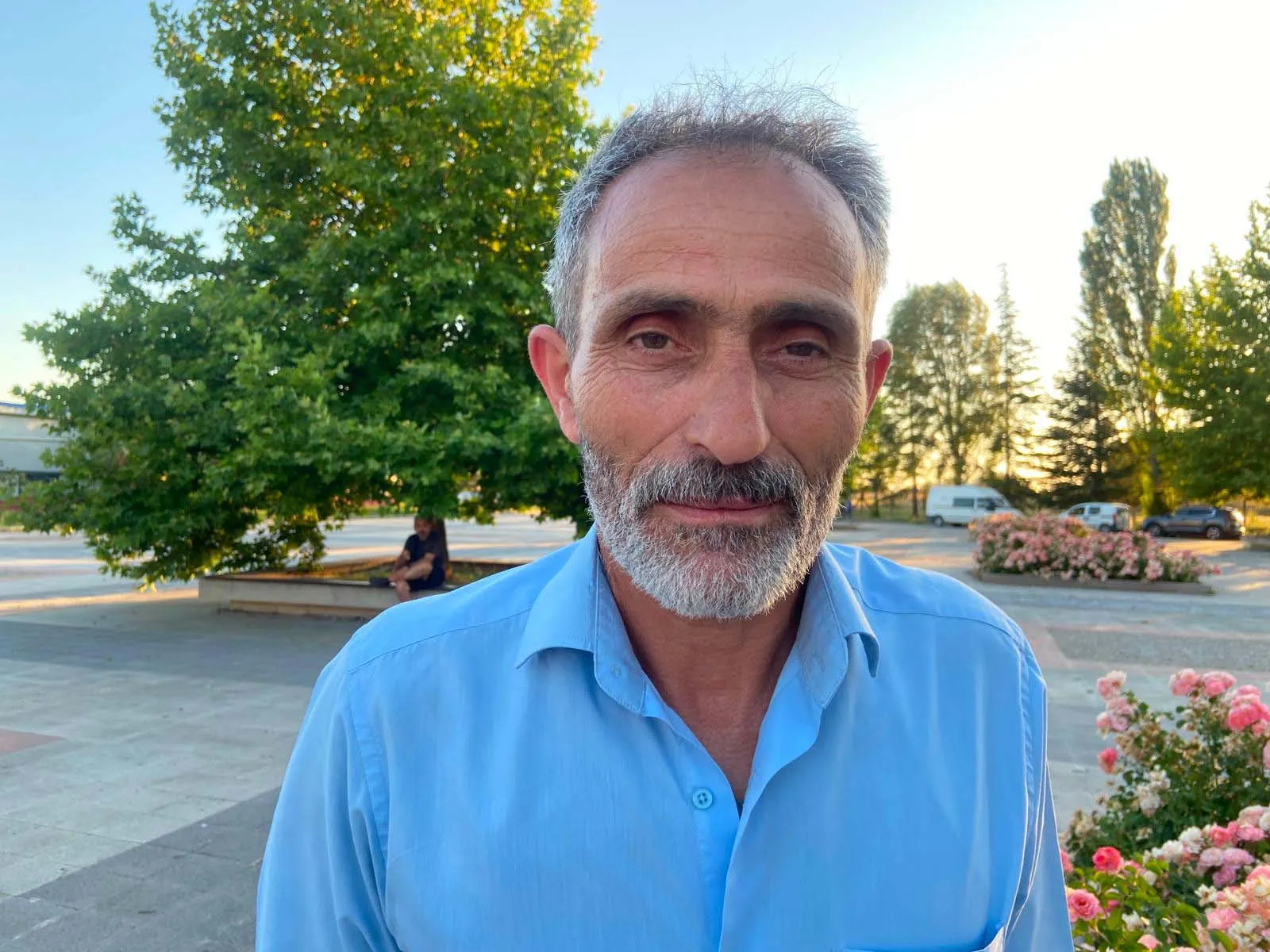 Mezuniyet sevincini babasıyla paylaştı