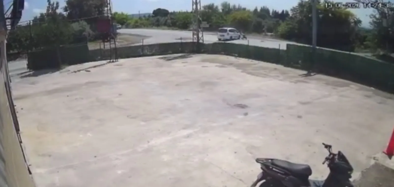 Hatay Erzin’de motosiklet kazası kamerada