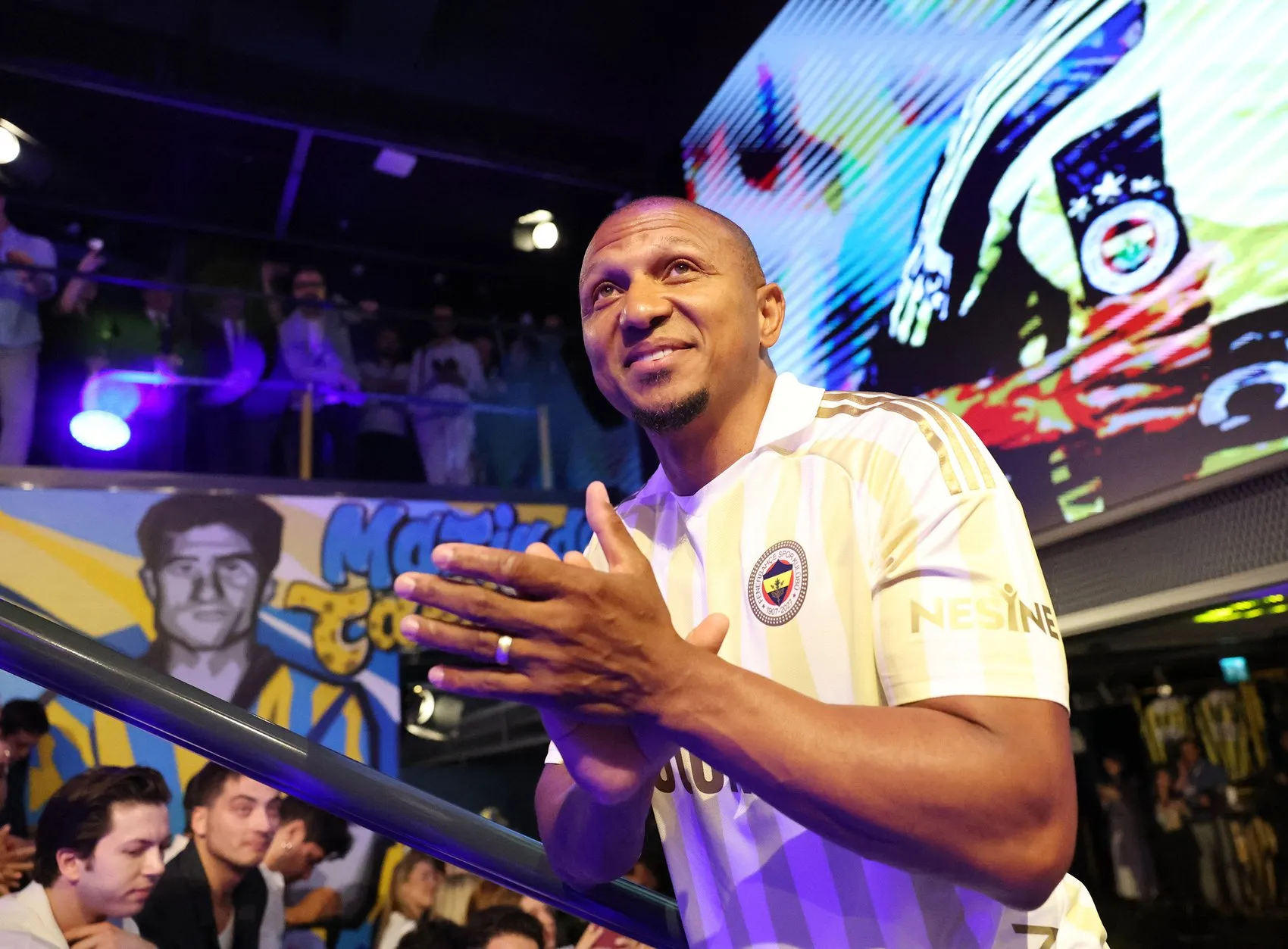 Fenerbahçe 120’nci yıl formalarını görkemli bir törenle görücüye çıkardı