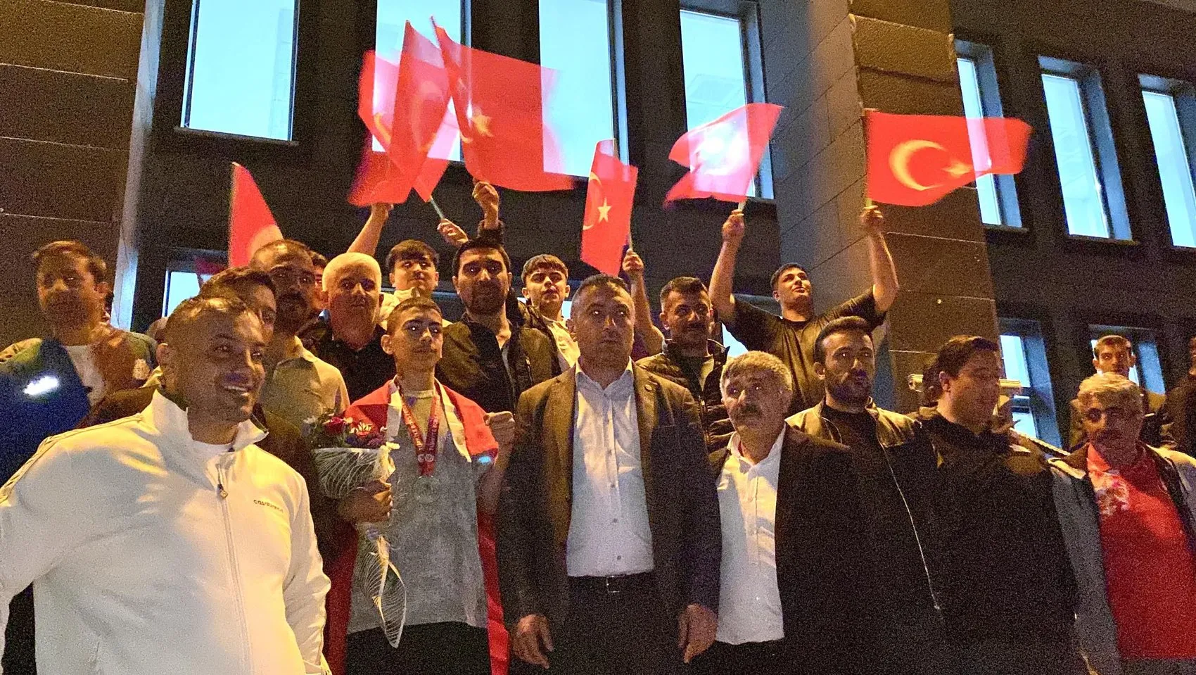 Karslı genç boksör şampiyonlukla döndü