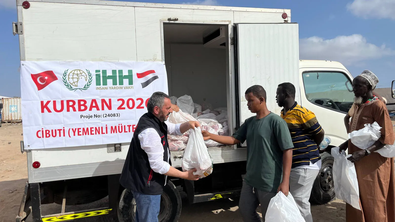 İHH 61 ülkede kurban emanetlerini ihtiyaç sahiplerine dağıttı
