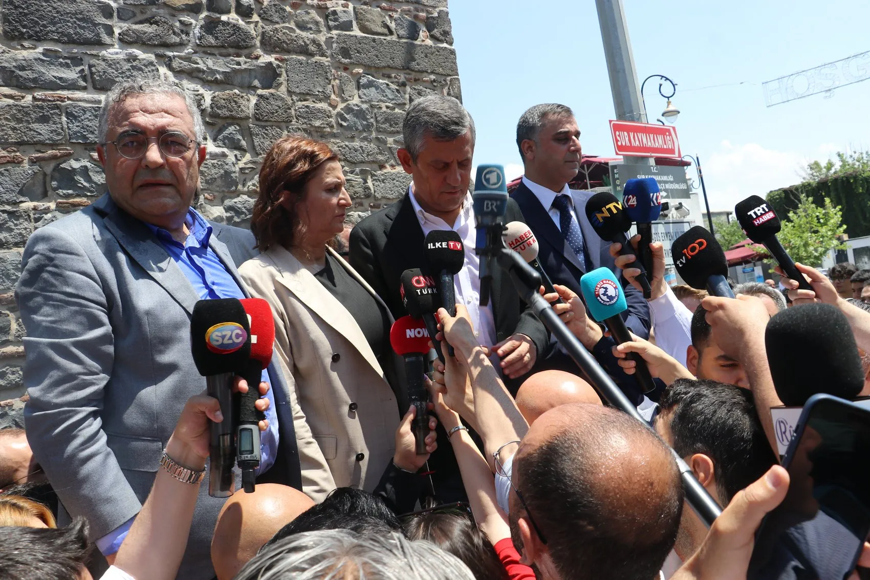 Özgür Özel Diyarbakır'da sokak siyasetini işaret etti
