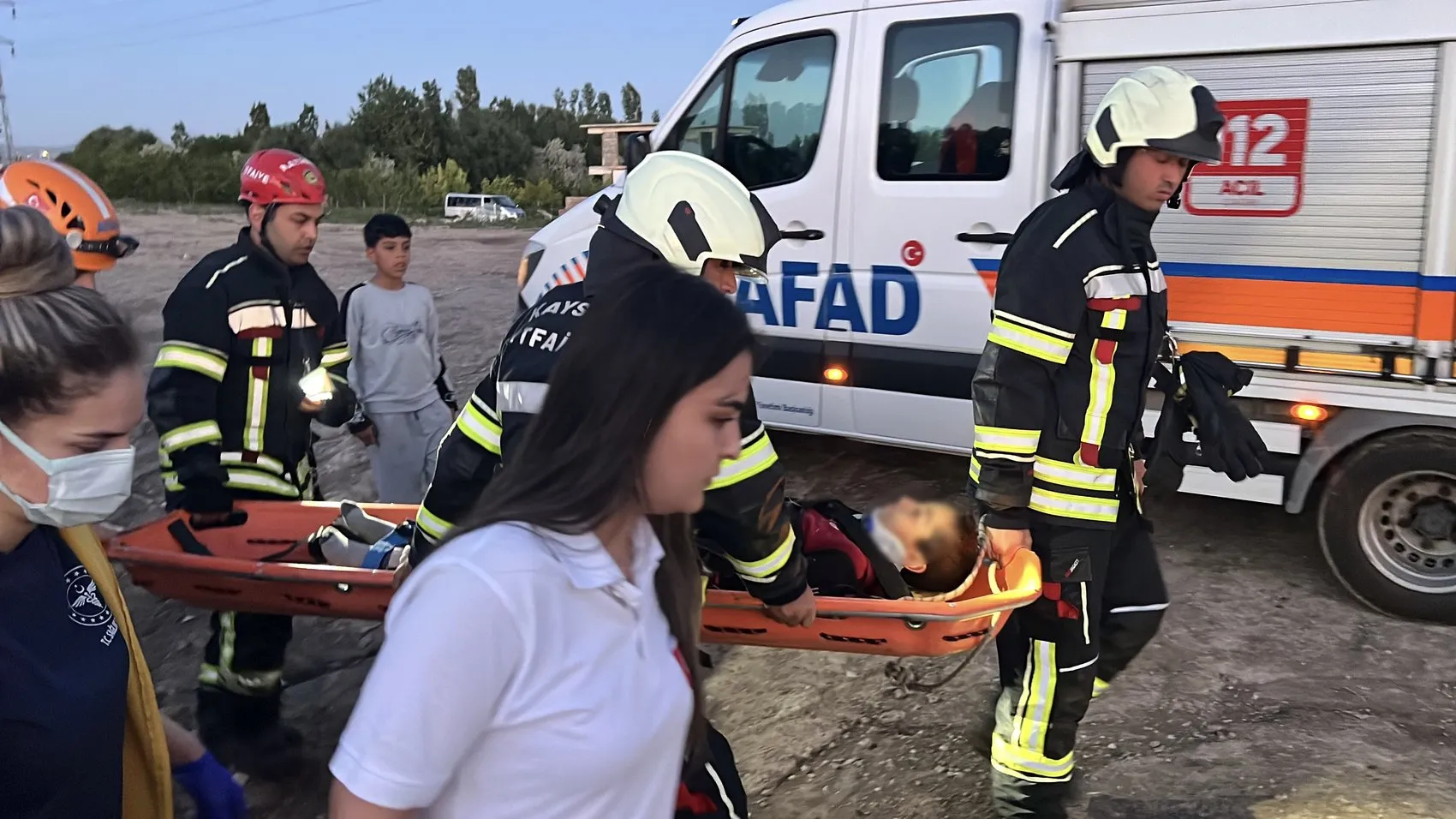 Kayseri'de bisiklet süren çocuk dört metrelik kanala uçtu