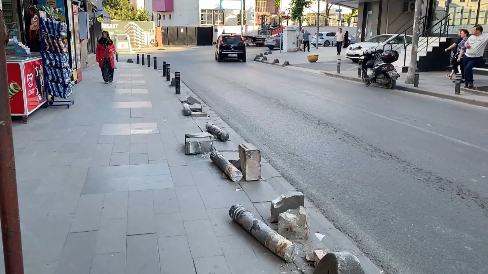 Küçükçekmece’de kaldırımdaki yayaya otomobil çarptı