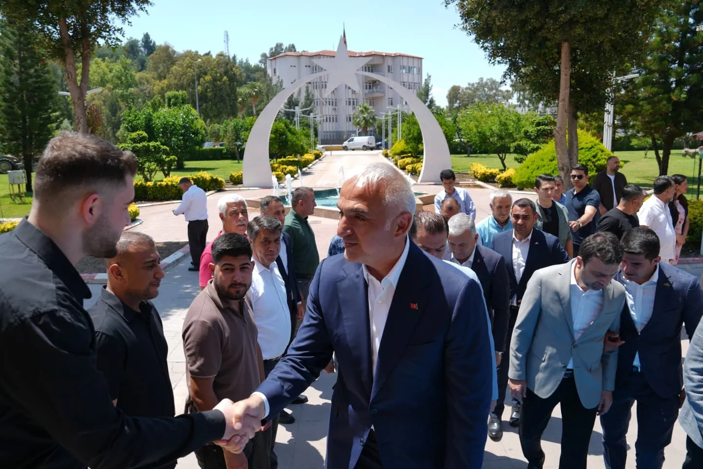 Bakan Ersoy Antalya ziyaretinde nikah masasına oturdu