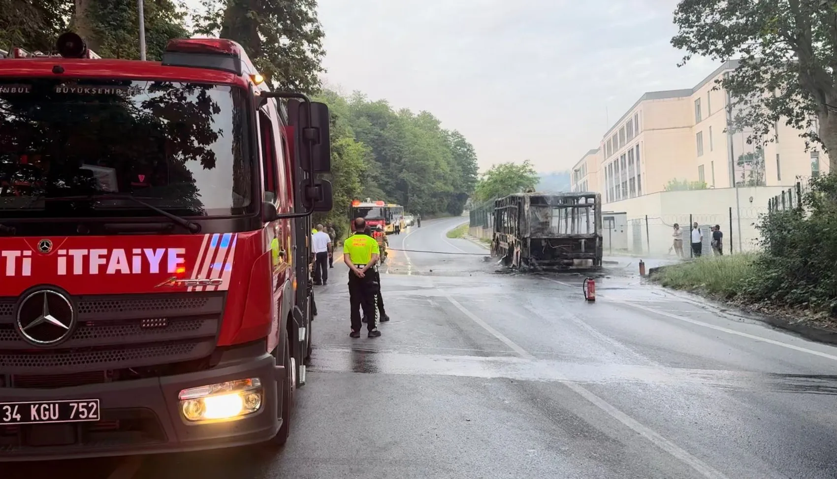 Beykoz'da sabah saatlerinde İETT otobüsü küle döndü