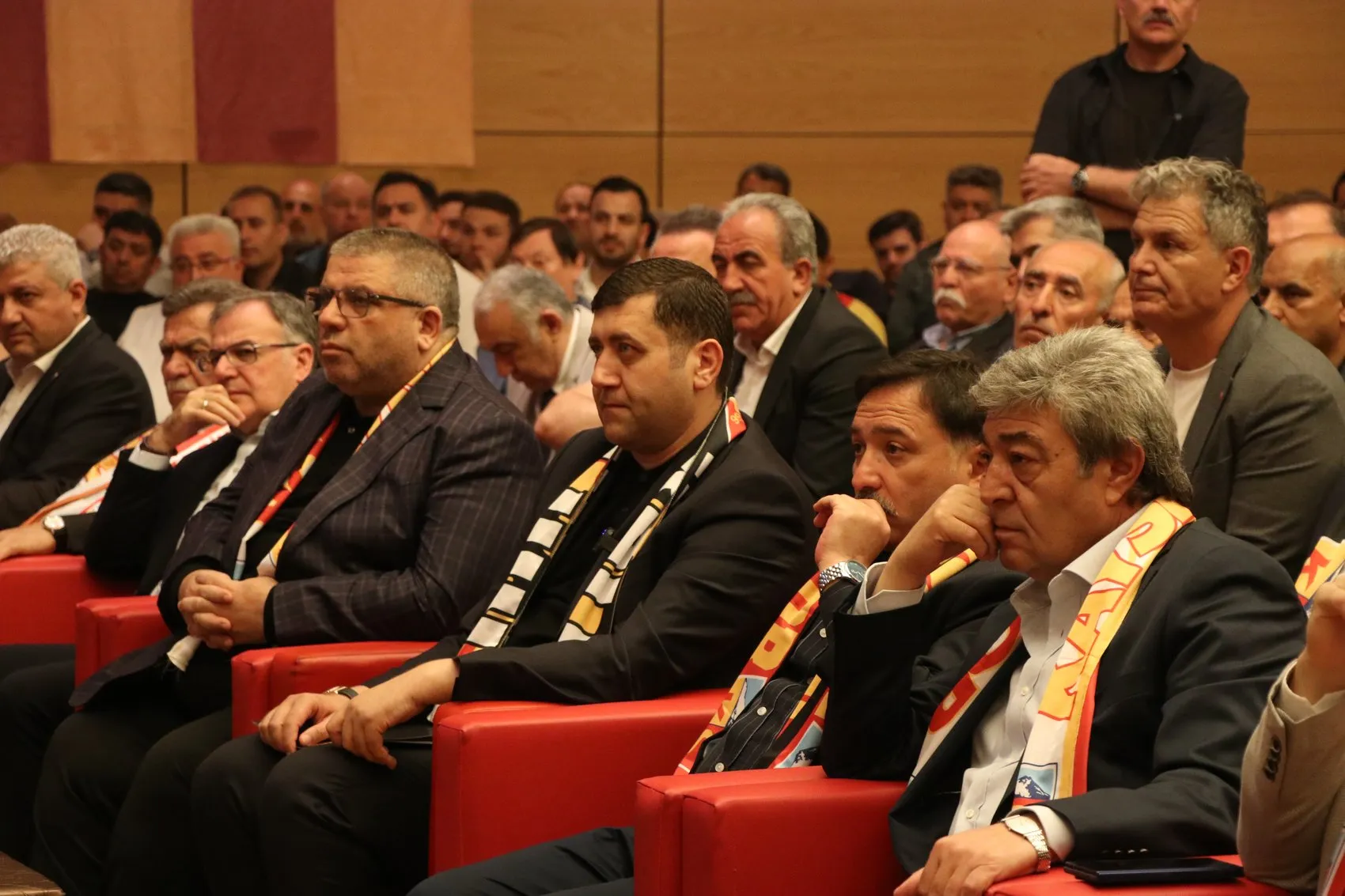 Kayserispor yönetimi Ali Çamlı ile yola devam ediyor