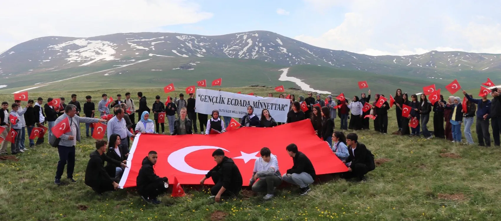 Erzurumlu gençler Sarıkamış şehitleri için zirveye yürüdü