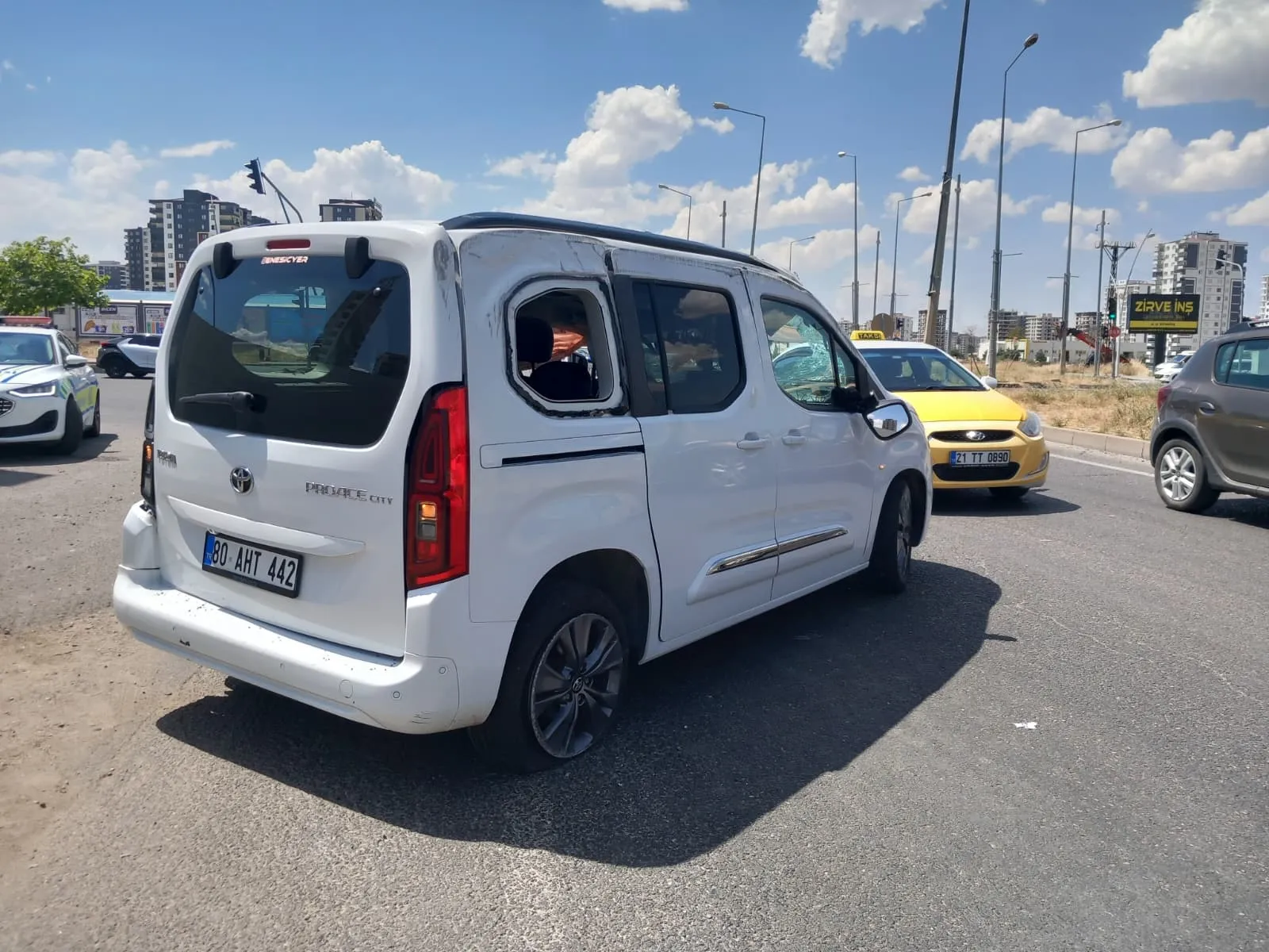 Kayapınar’da kavşak kazası 7 kişiyi hastanelik etti