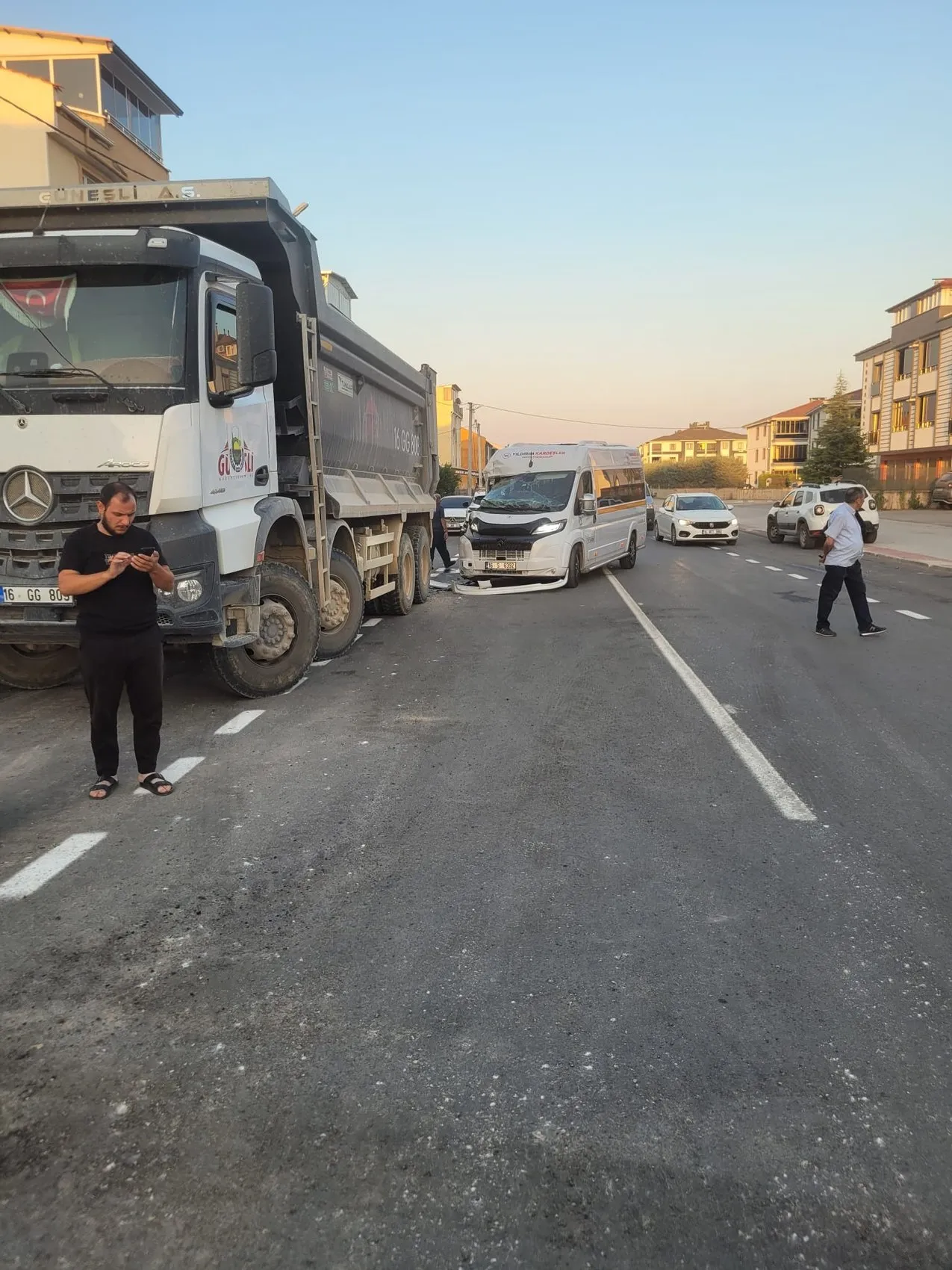 İnegöl'de servis kazası şoför ağır yaralandı