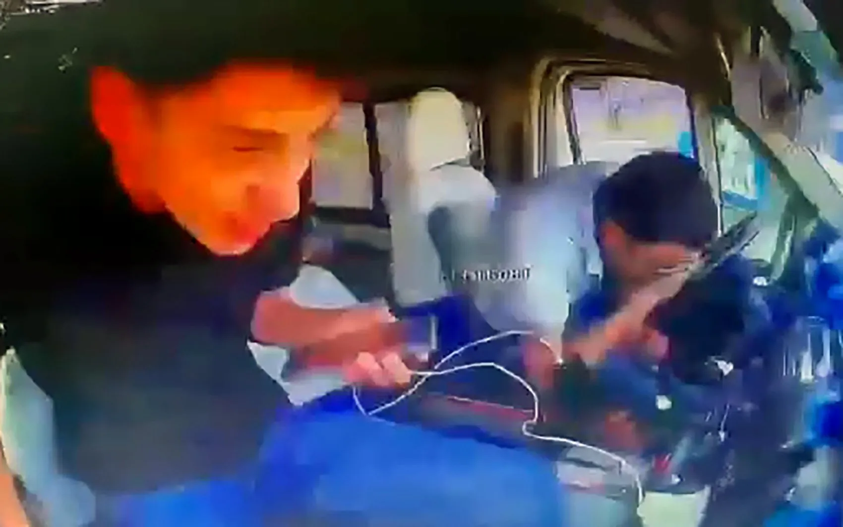 Uykusuz şoför 7 yolcuyu yaraladı Gerekçesi pes dedirtti