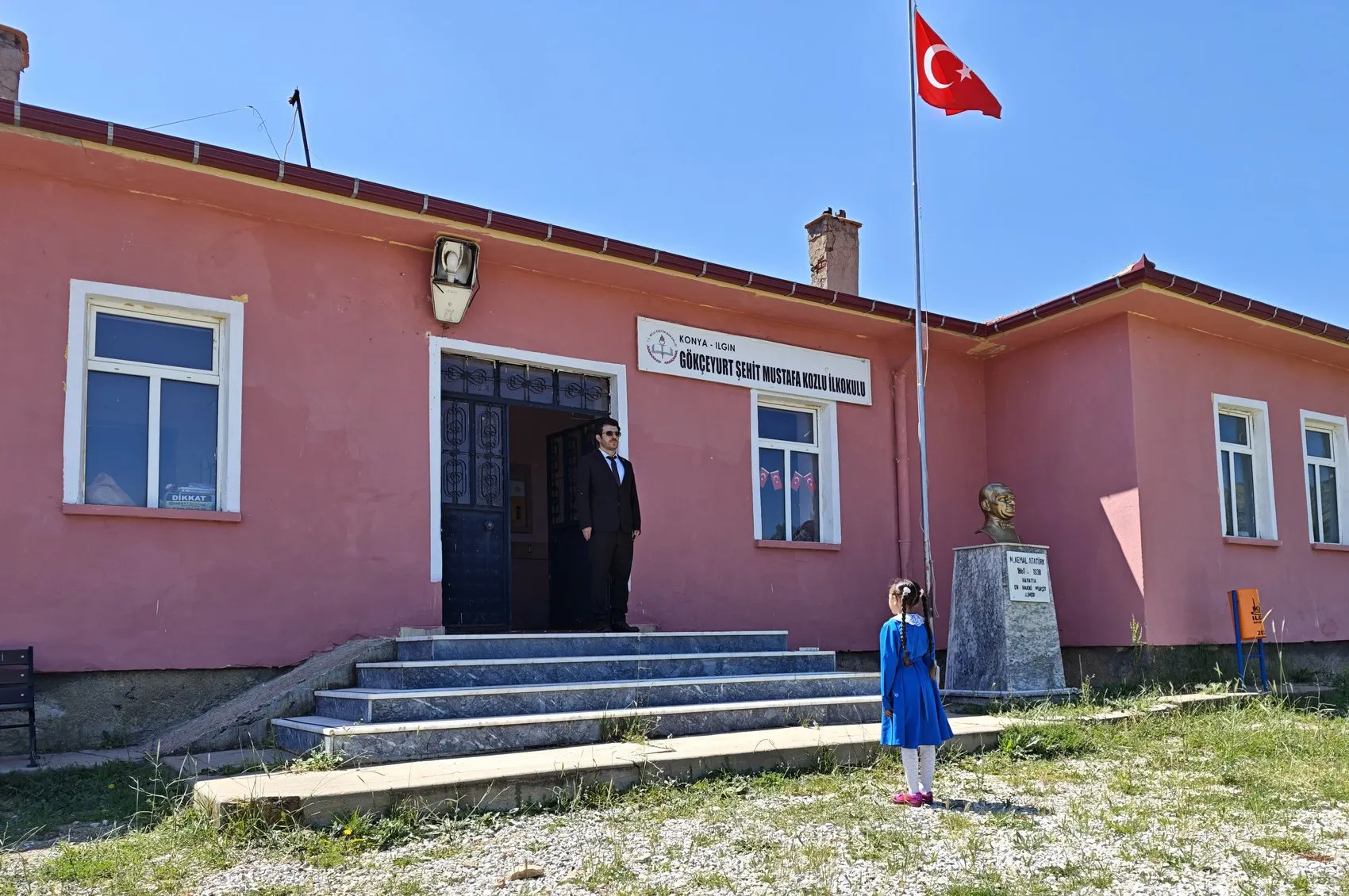 Konya’da bir öğretmen ve bir öğrenci karne heyecanı yaşadı
