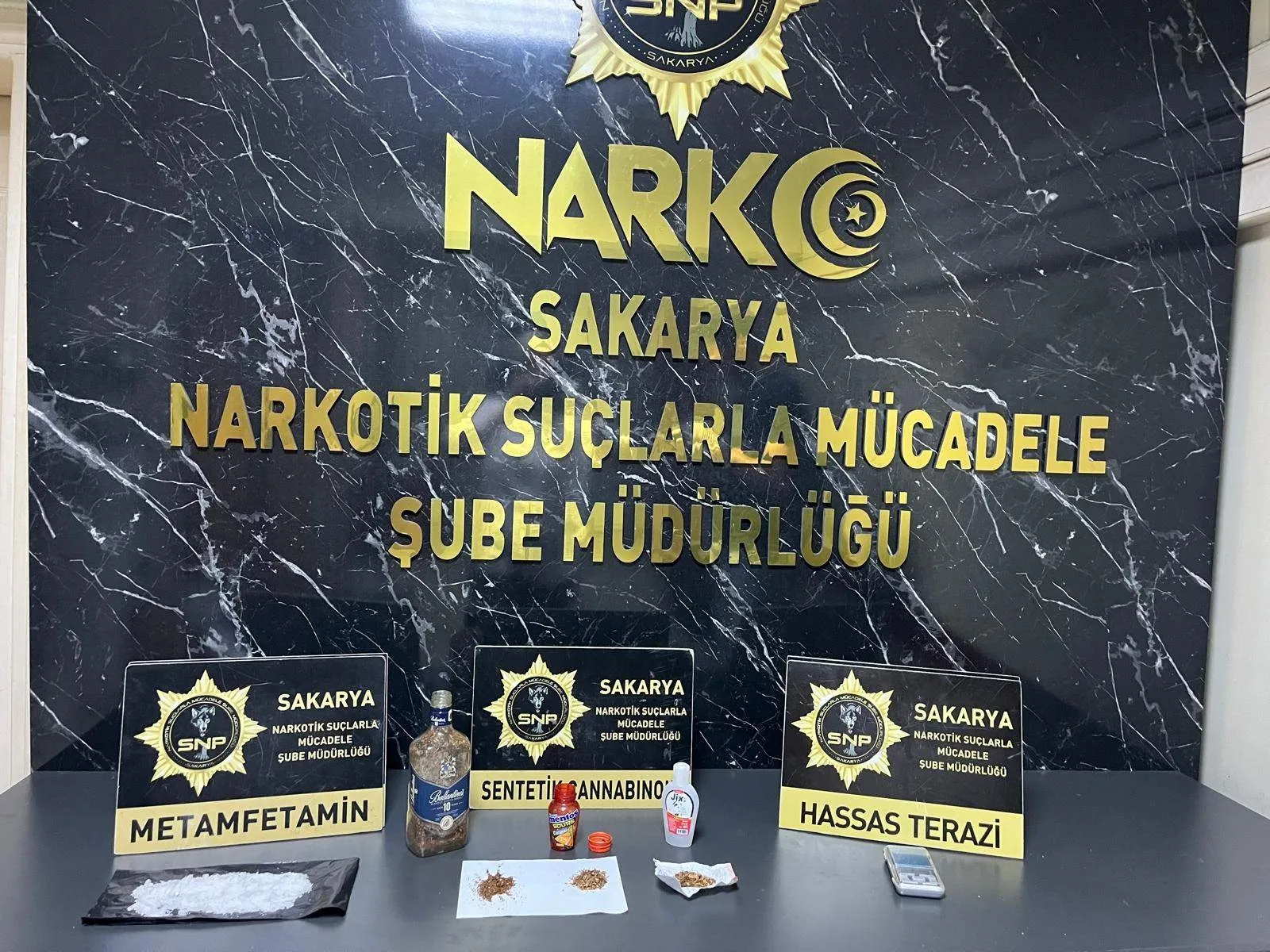 Sakarya yolunda uyuşturucu sevkiyatına polis baskını