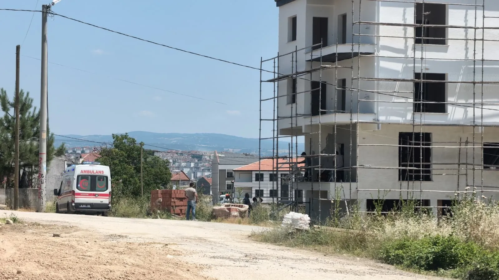 Bursa'da inşaat faciası İskeleden düşen usta yaşam savaşı veriyor
