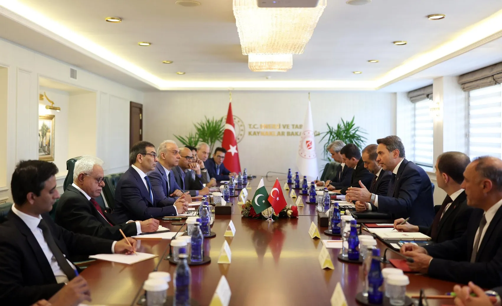 Türkiye ve Pakistan enerji masasında buluştu