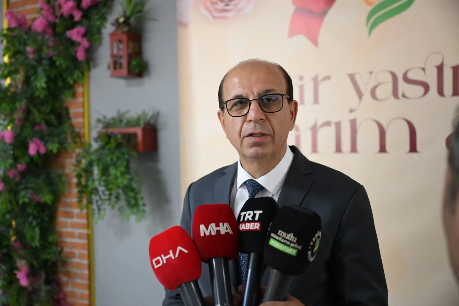 Malatya’da özel tarih yoğunluğu 95 çift nikah masasına oturdu