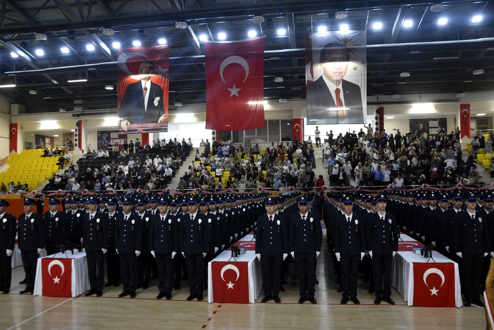 Bitlis'te 407 yeni polis adayı görevine yeminle başladı