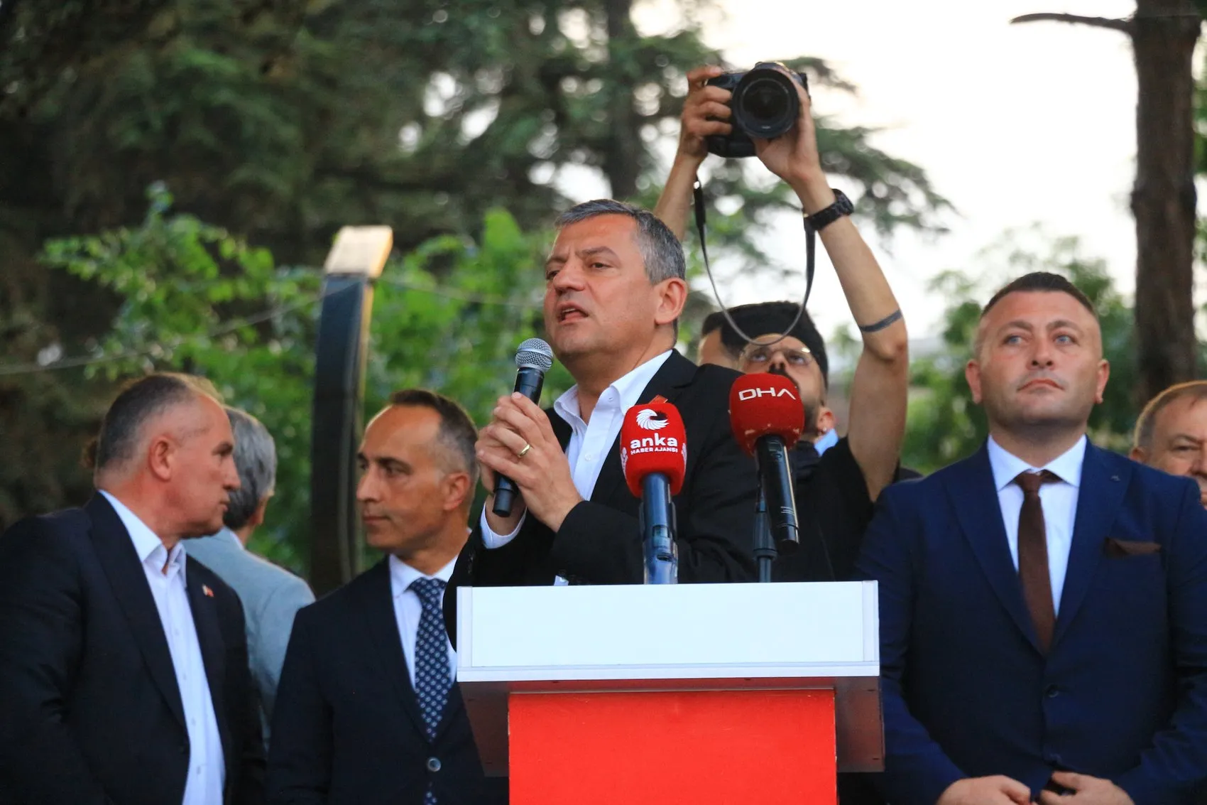 Özgür Özel Erdoğan siyasi darbe peşinde